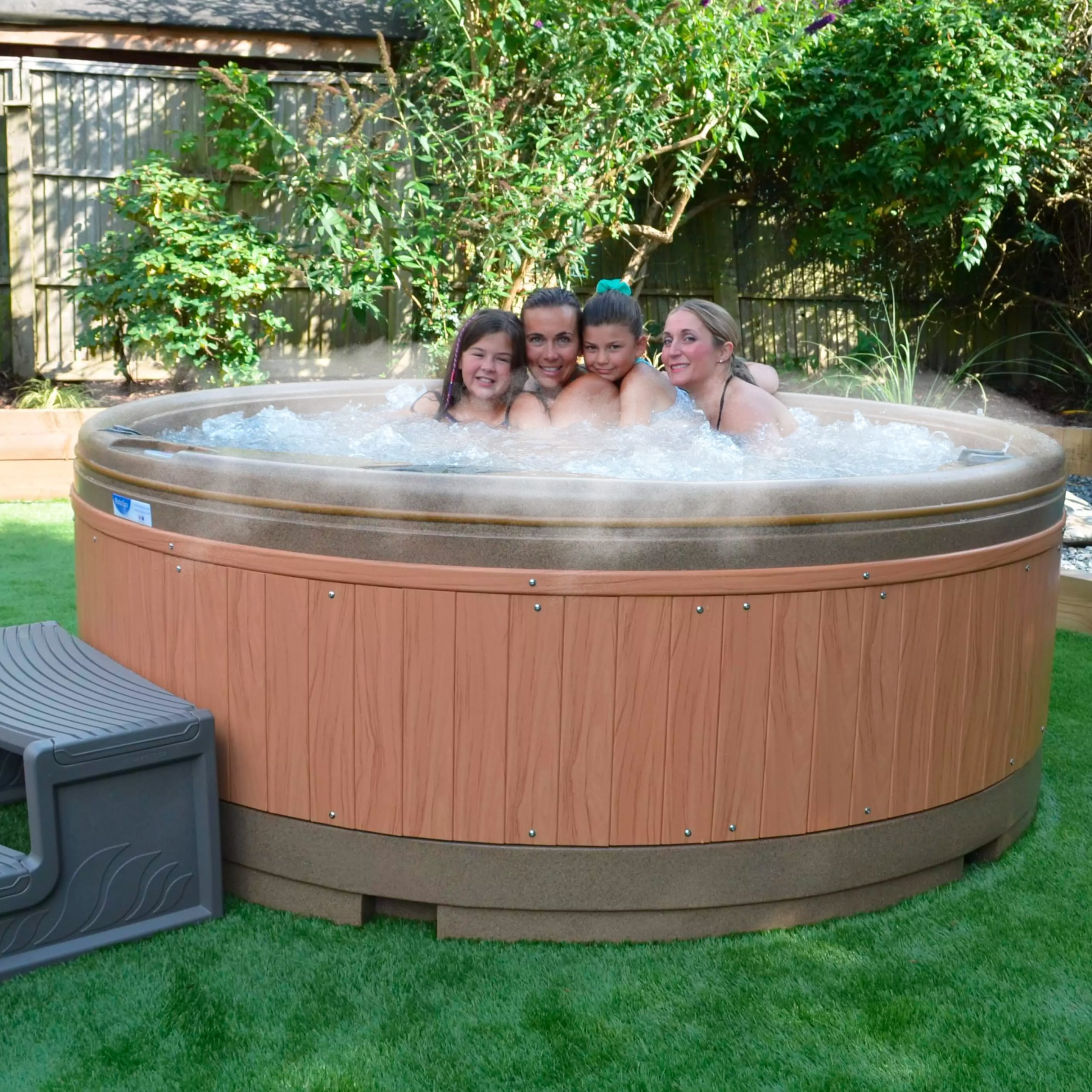 Party Hire Stuff - Hot Tub Hire with Balloons in Water
